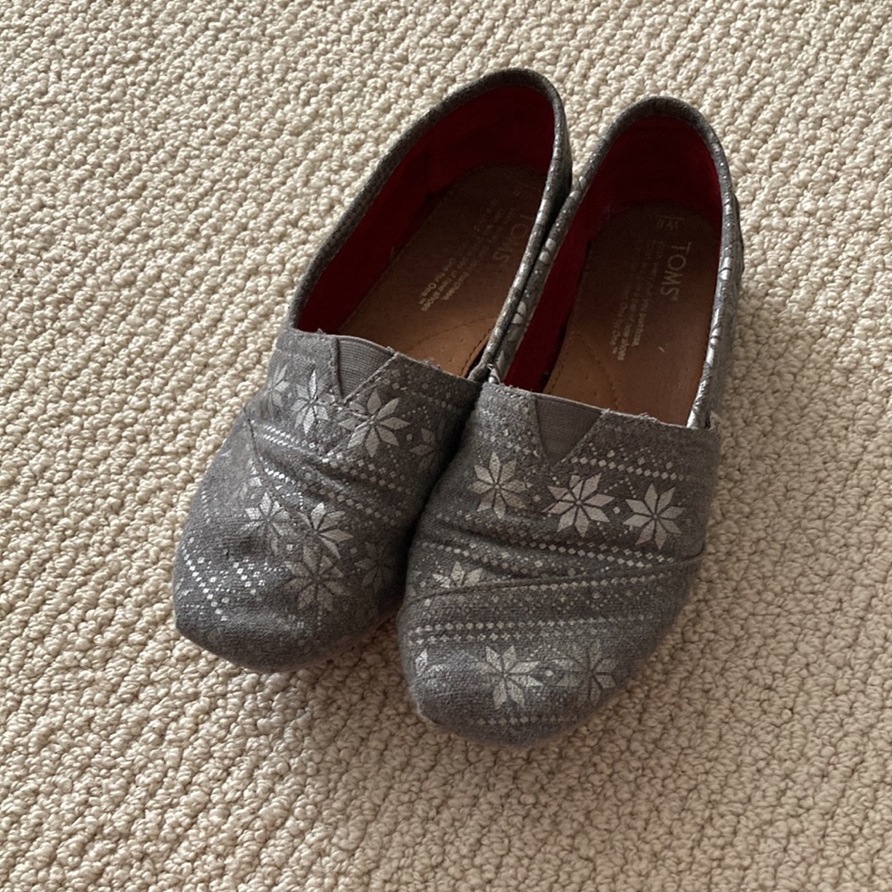 TOMS Alpargata Classics Women 8 Holiday Slip On Shoes Flats Silver Snowflake EUC